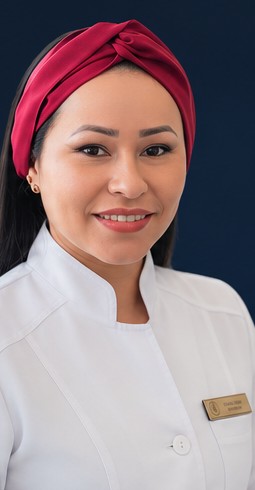 Dra. Cristina Golker, cirurgiã-dentista